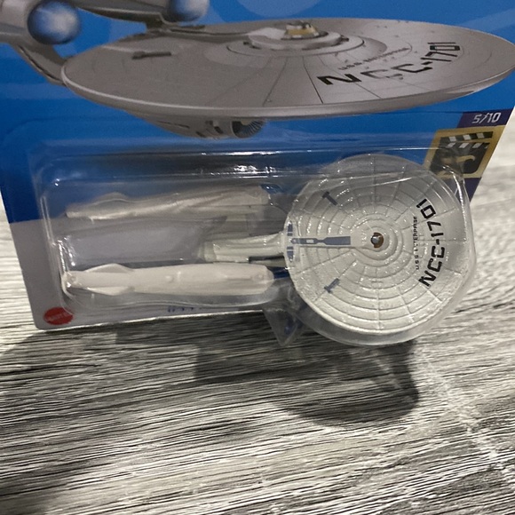 Hot Wheels | Screen Time #5 of 10: Star Trek U.S.S. Enterprise NCC-1701 - Picture 5 of 9